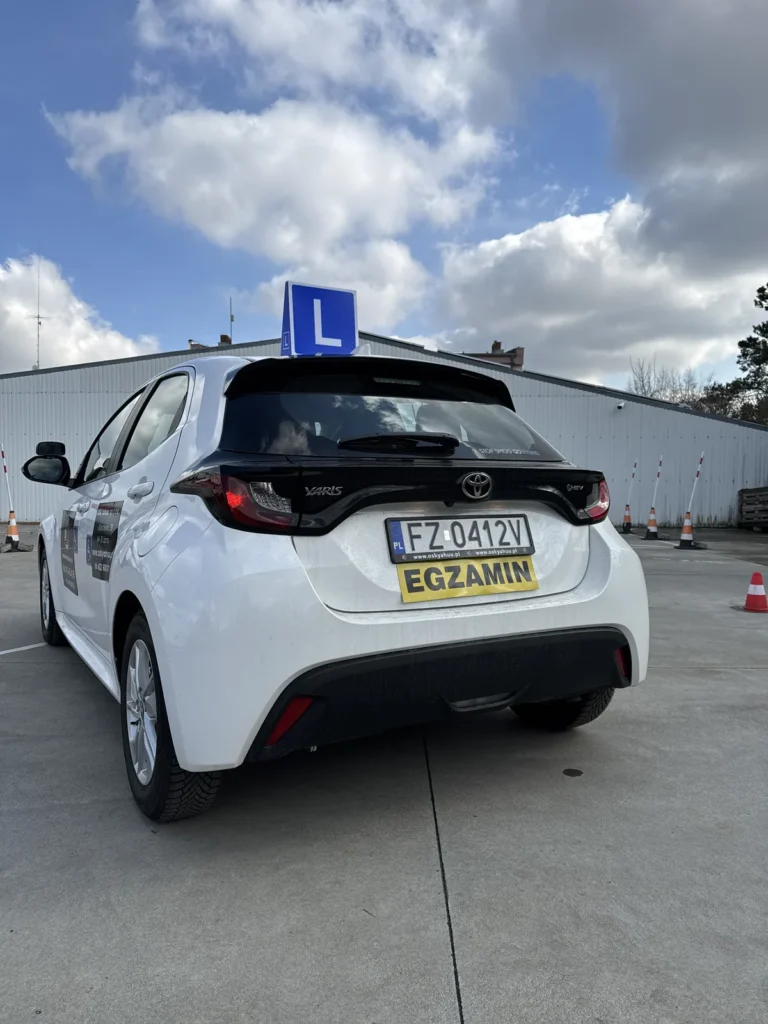 Toyota Yaris z automatyczną skrzynią biegów – OSK YAHUU
