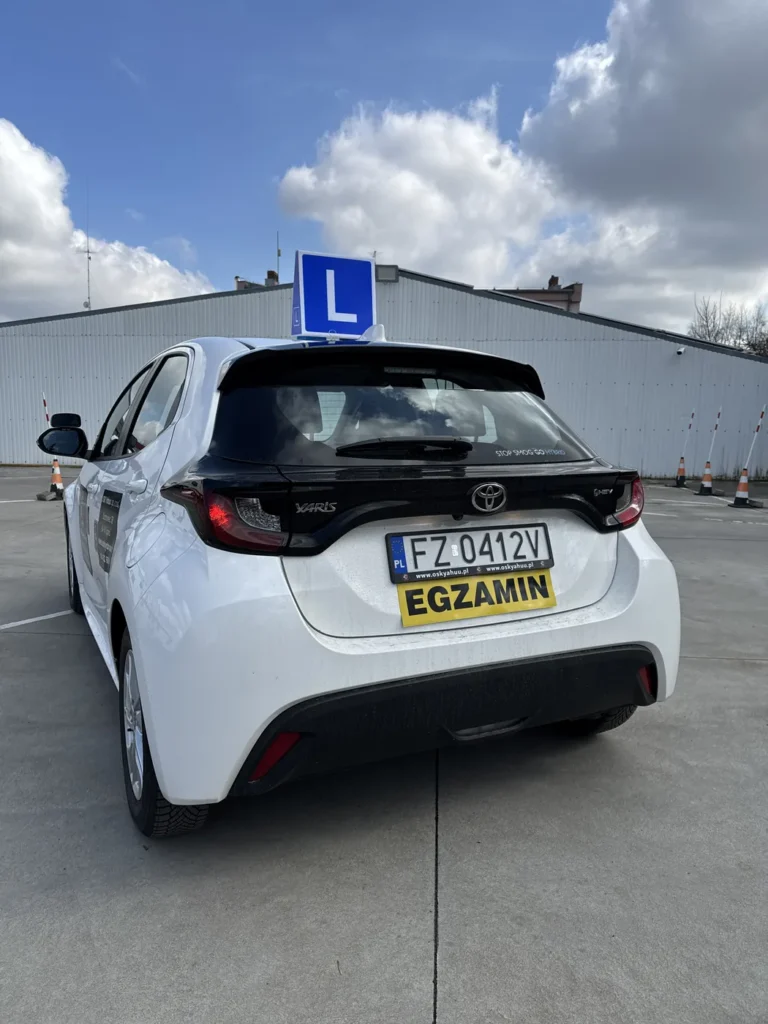 Toyota Yaris OSK YAHUU na placu szkoleniowym
