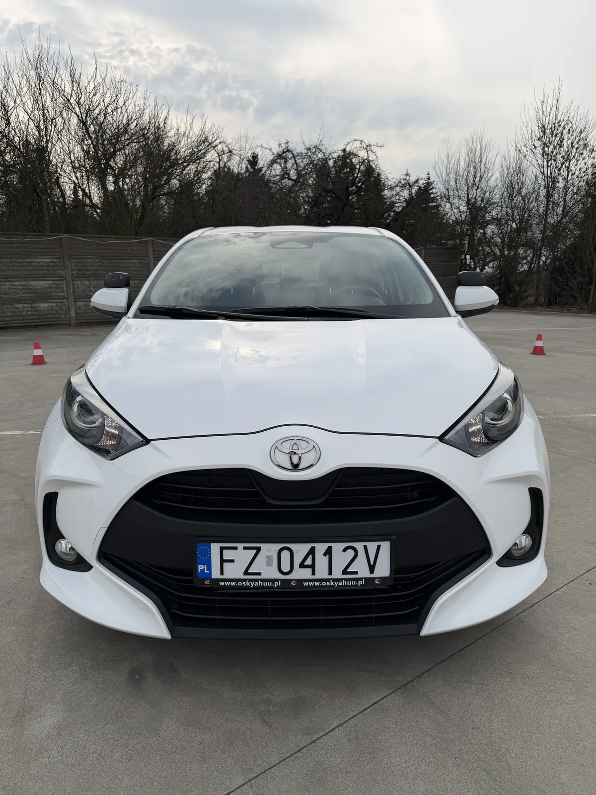 Toyota Yaris automat OSK YAHUU – widok z przodu