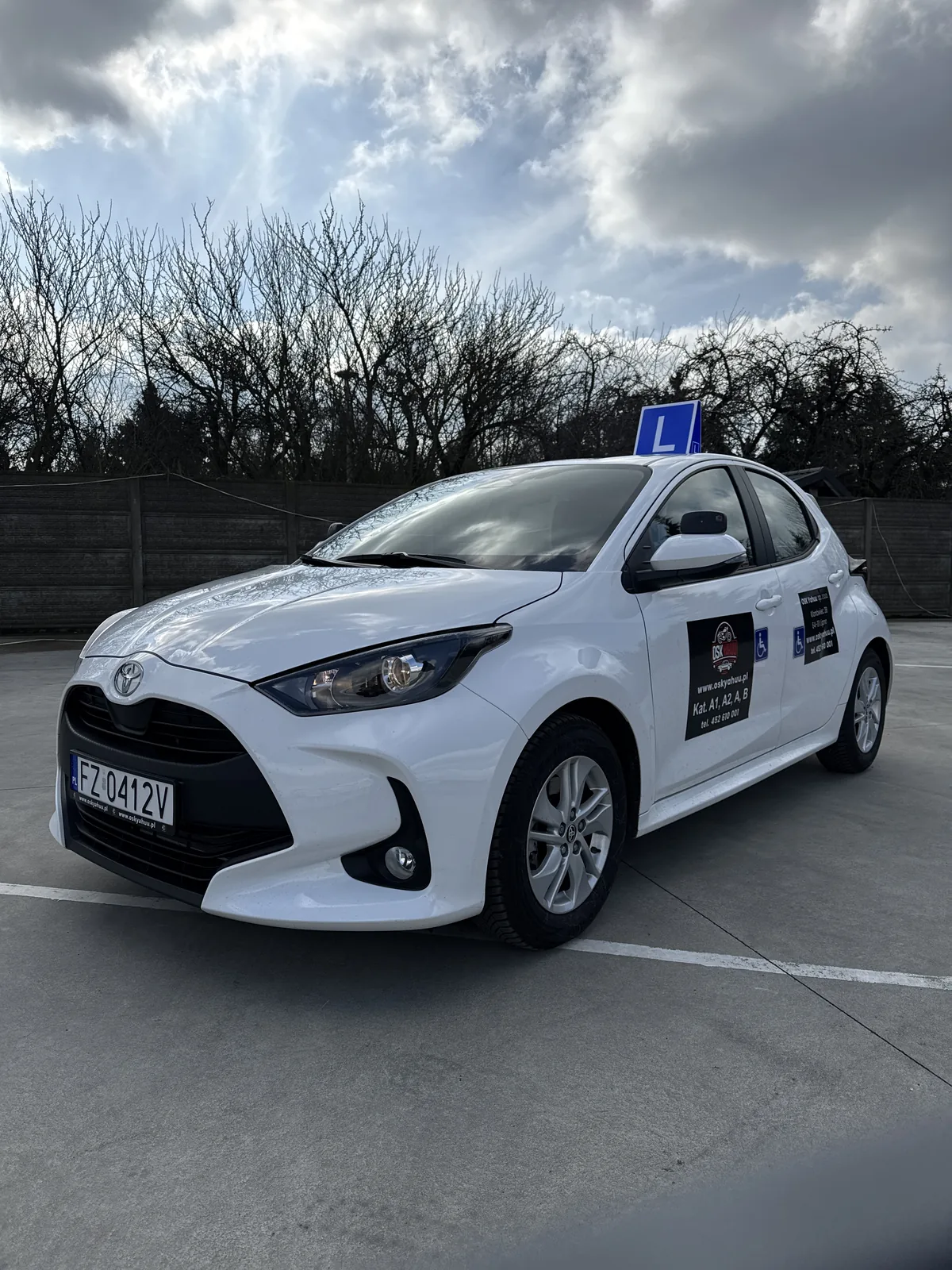 Toyota Yaris do kursu prawa jazdy kat. B automat w OSK YAHUU